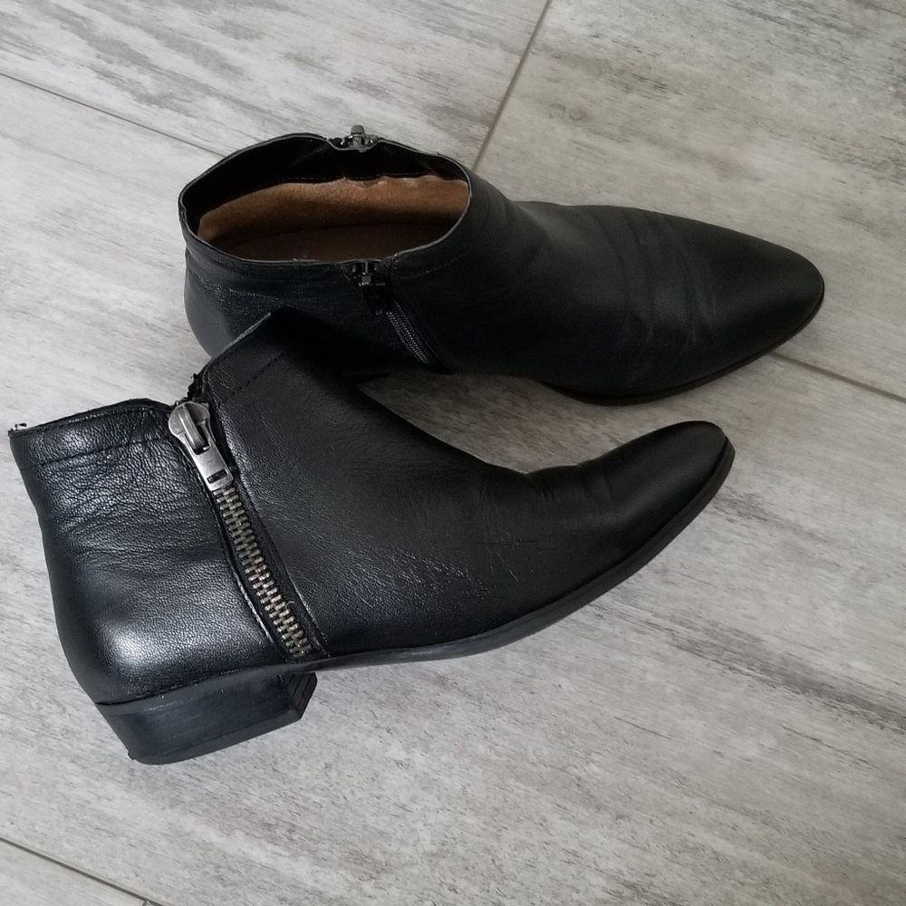 Neutralizer Claire booties